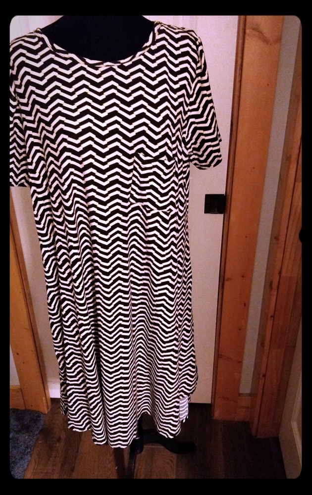2x Chevron Carly